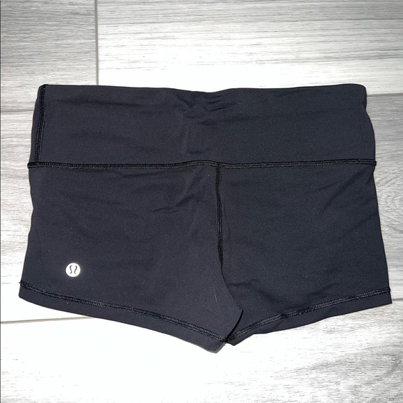 lululemon wunder under low rise 2.5 short - Picture 2 of 2